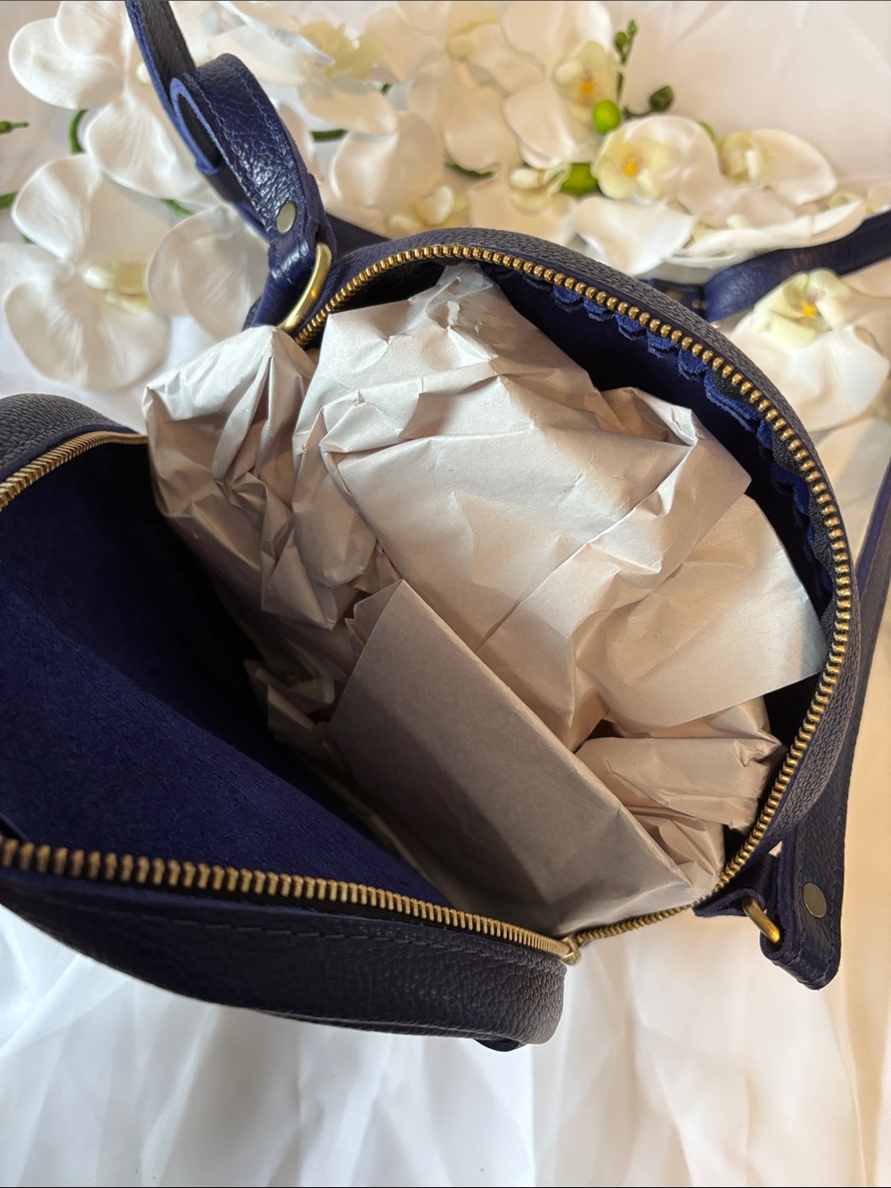 Portland Leather Goods Large Cobalt Pebbled Leather Circle Crossbody Bag - Picture 7 of 10
